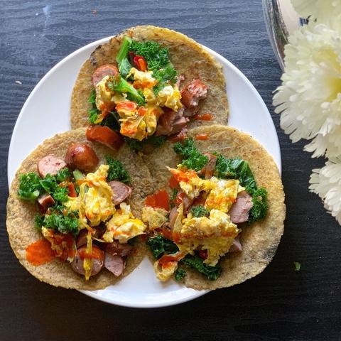 BREAKFAST TACOS WITH CHICKEN SAUSAGE